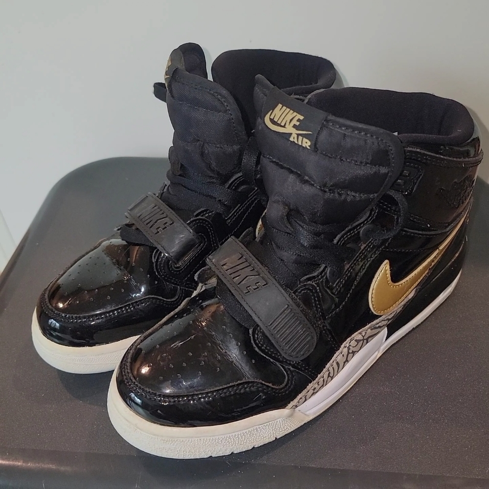 Nike Air Jordans Legacy Kids 7Y Black Gold